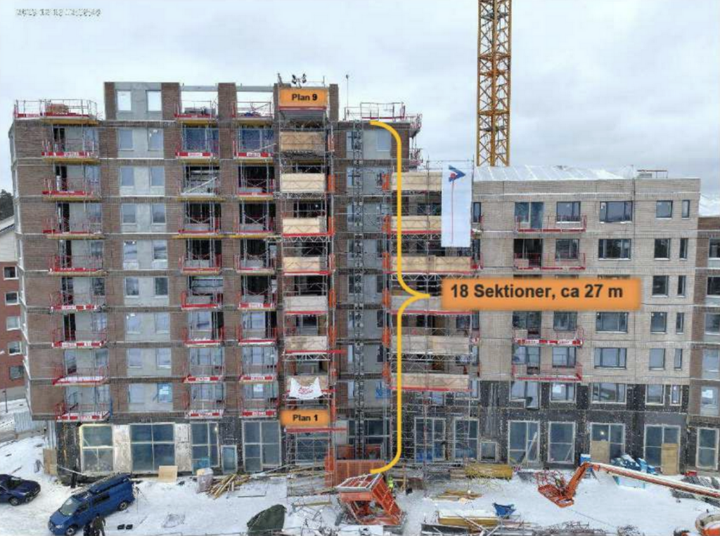 Fem dog när bygghiss rasade – alla tre åtalade frias